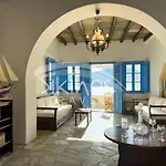 Traditional Seafront Family House Casa vacanze Síkinos