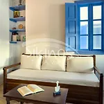 Traditional Seafront Family House * Síkinos