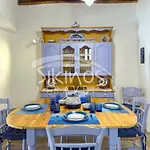 Traditional Seafront Family House * Síkinos