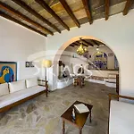 Traditional Seafront Family House Casa vacanze