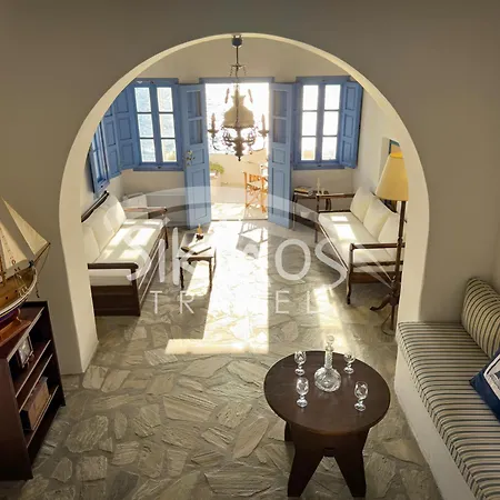 Traditional Seafront Family House Casa vacanze Síkinos