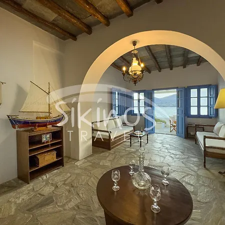 Traditional Seafront Family House Síkinos
