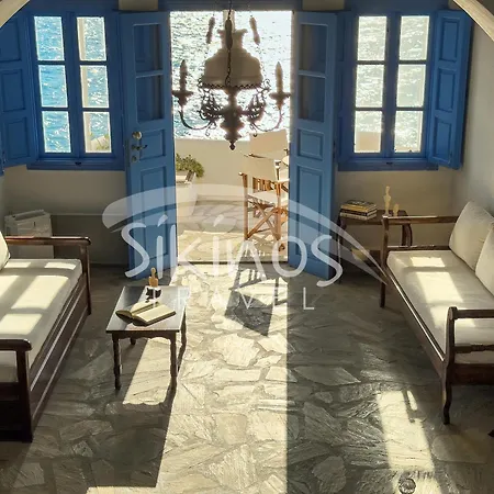 Traditional Seafront Family House * Síkinos
