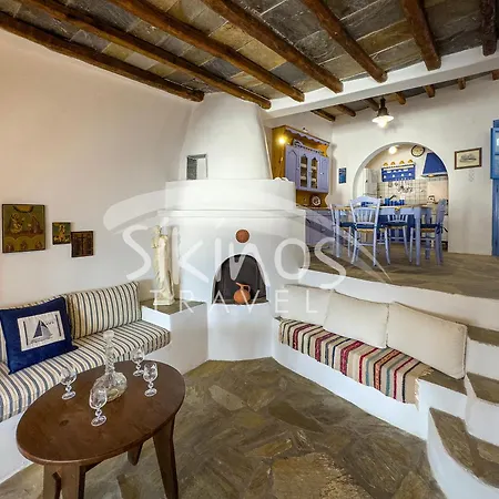 Traditional Seafront Family House Síkinos