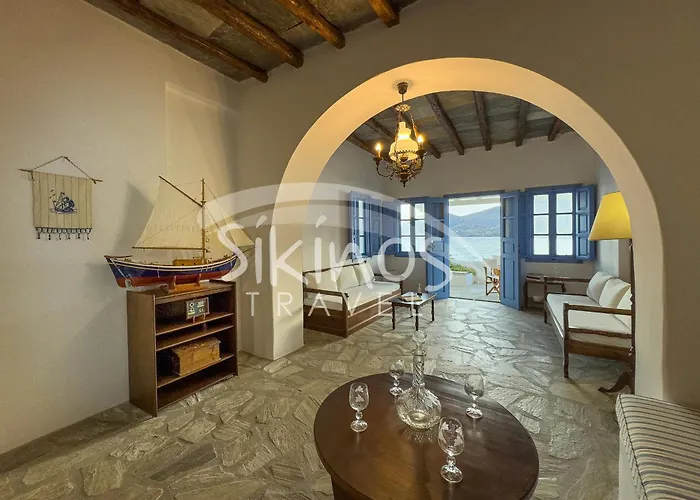 Traditional Seafront Family House Síkinos